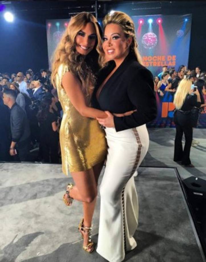 Montijo junto a la Chiquis Rivera, hija de Jenny Rivera.