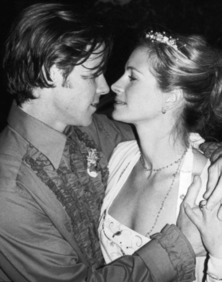 Mientras rodaba 'The Mexican', Julia se enamoró del director de cámara Danny Moder. Y sí, se casaron y dos años más tarde nacieron los gemelos Hazel Patricia y Phinnaeus Walter.