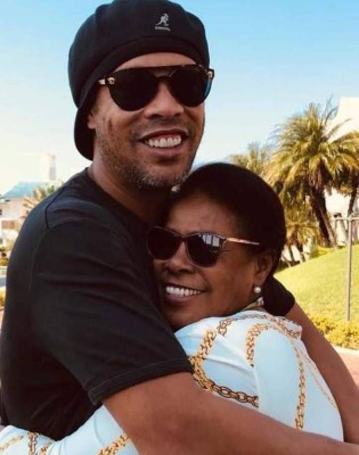 Pese a la enfermedad de su madre, que se contagió de coronavirus, nada ha cambiado dicen sus allegados. Foto Facebook.