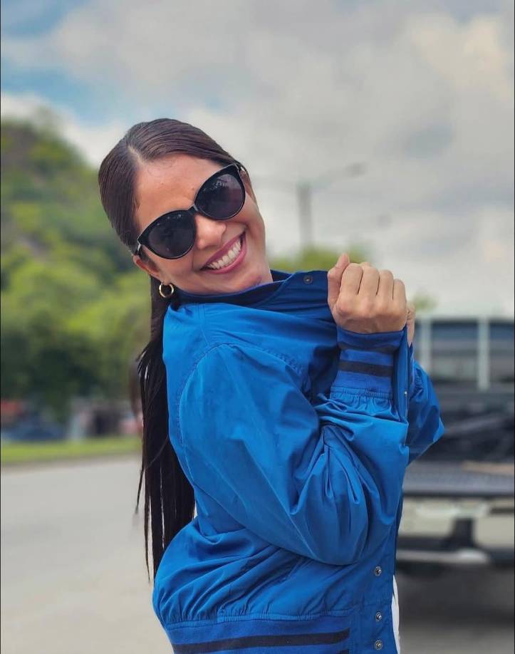 Cálix anunció esto en sus redes sociales, mientras compartia fotografías, videos y hasta una transmisión en vivo, donde cada vez parecía estar más cerca de revelar a qué medio representará en esta cobertura.