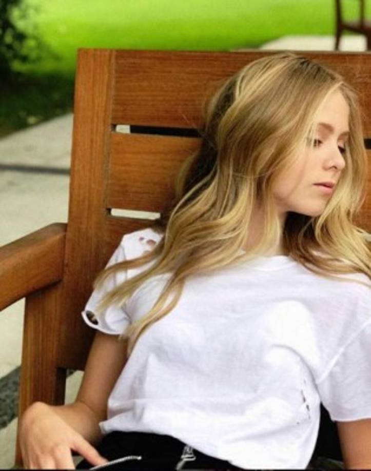 El filme narra la historia de Elizabeth (Poppy Drayton), una sirena que se encuentra prisionera en un circo. Durante una función, Elizabeth conoce a Elle (Peralta), quien se convierte en su salvadora y mejor amiga, así como a Cam Harrison (William Moseley), un joven que le robará el corazón.<br/>