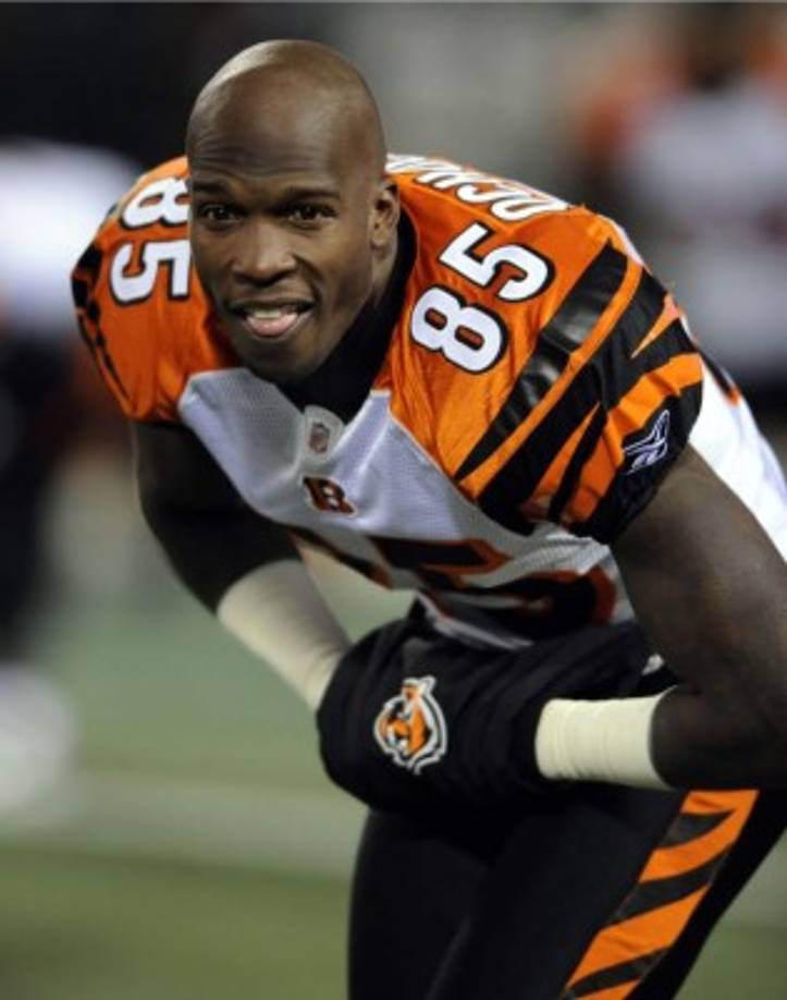 Chad Javon Ochocinco. Es un jugador de fútbol americano en la posición de receptor y actualmente es agente libre.