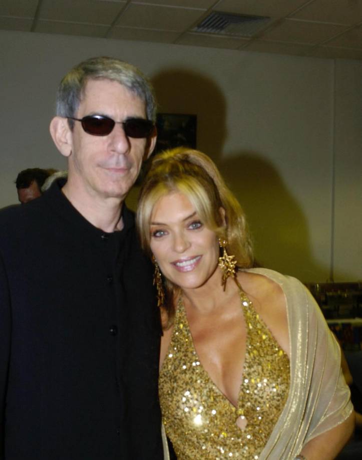 Con ese mismo rol del detective Munch, Belzer apareció en series como “The Wire”, “30 Rock” o “The X-Files”, dentro de una trayectoria en la que también destaca haber actuado en el programa “Saturday Night Live” o su faceta como escritor, con libros como “How to be a stand-up comic” (1998).