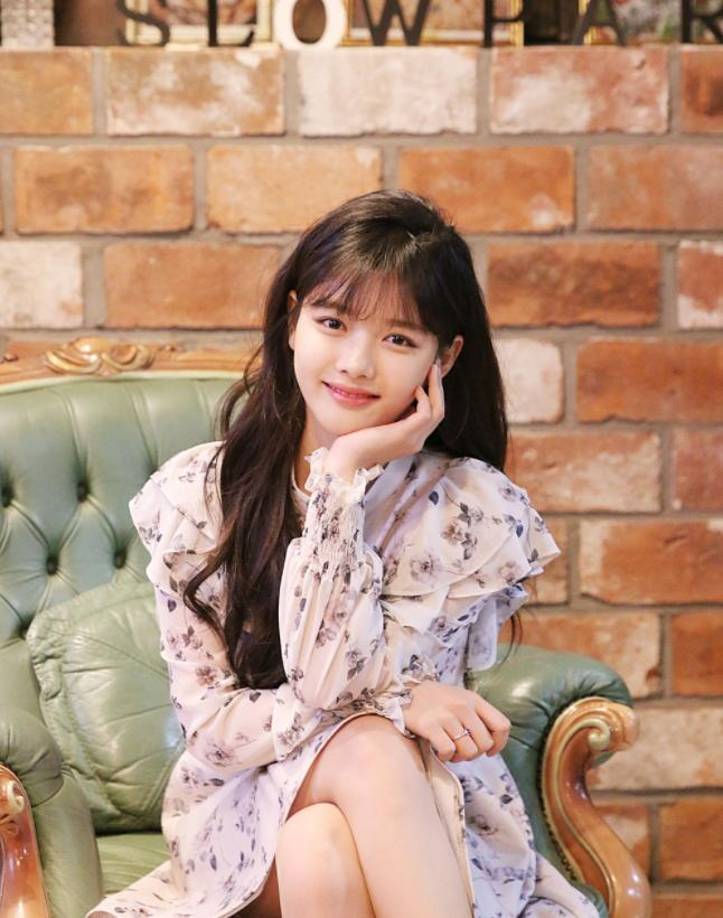 En el año 2008, recibió su primer premio de actuación como “Mejor actriz infantil” por la serie Iljimae. No obstante, fue hasta el 2012 cuando saltó a la fama internacional, tras protagonizar el drama “Moon Embracing the Sun”. Ella siguió siendo bien evaluada en series como “May Queen” (2012)12 y en la película de 2013 “Commitment” con un personaje de reparto, e igualmente por “Golden Rainbow” (2013).