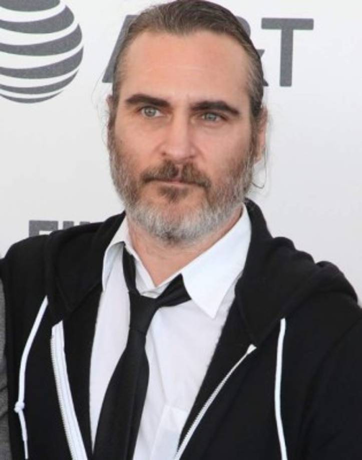 16. Joaquin Phoenix $4.5 millones de dólares<br/><br/>El actor ganará esta suma con su interpretación en la cinta del enemigo de Batman 'The Joker', donde encarna al villano.<br/>