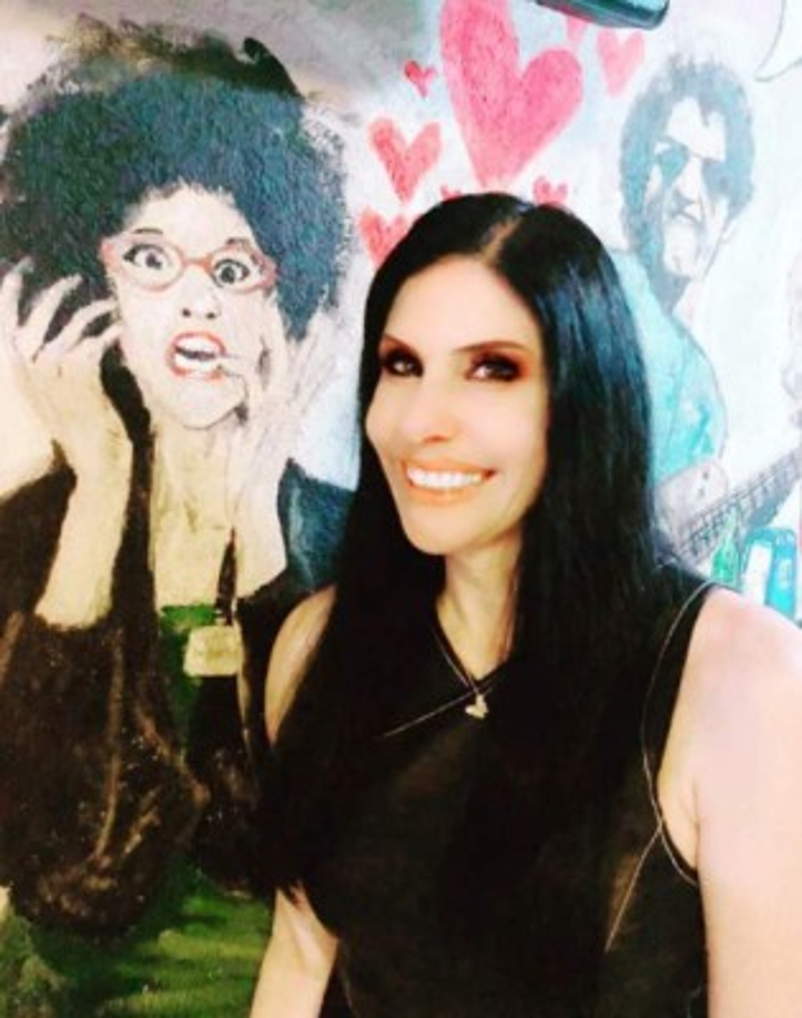 A sus 52 años de edad, la actriz originaria de Tampico, Tamaulipas, luce más guapa que nunca y sigue participando en distintas telenovelas y obras de teatro.