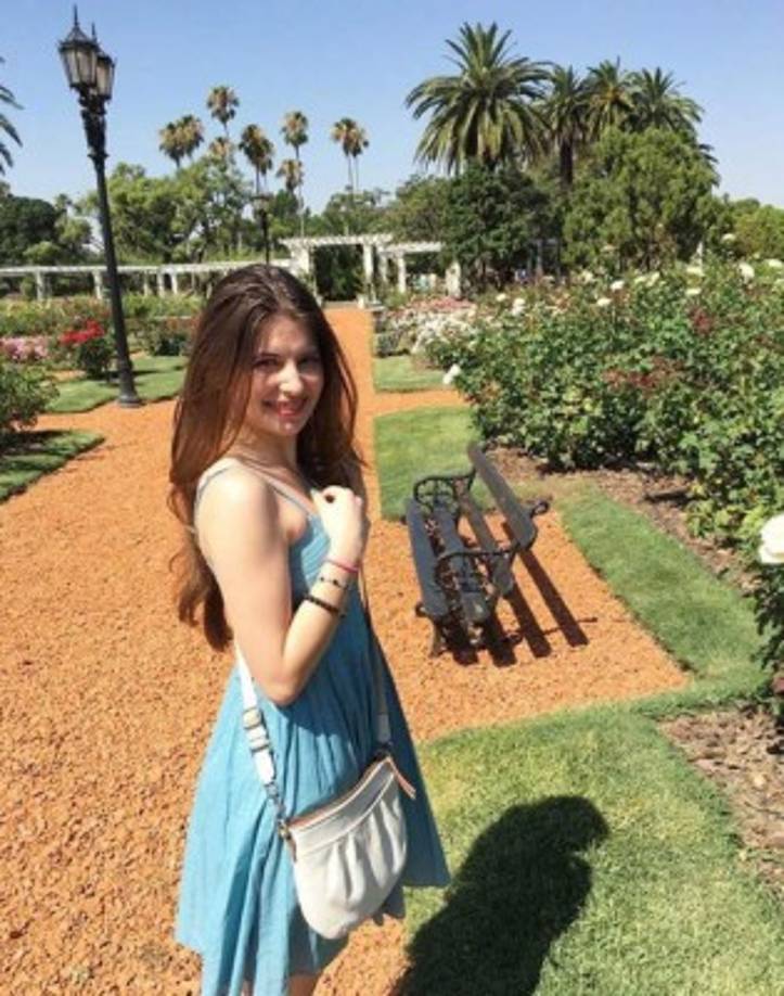 Aedo ha dejado la actuación y se ha enfocado en su talento como guitarrista, cantante y compositora.