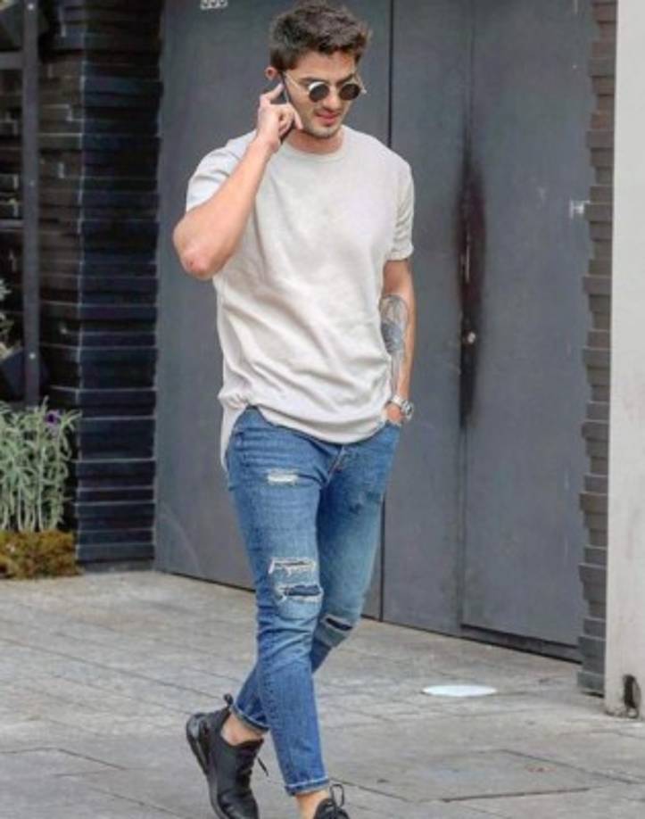 A través de sus redes sociales, el modelo, de 30 años, suele compartir algunas fotografías de su trabajo, así como algunos detalles de su vida privada. Incluso, hasta ha publicado imágenes junto a su mamá.<br/>