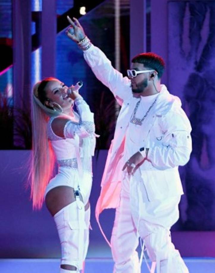 Anuel AA y Karol G comenzaron una relación luego de varias colaboraciones musicales el año pasado.