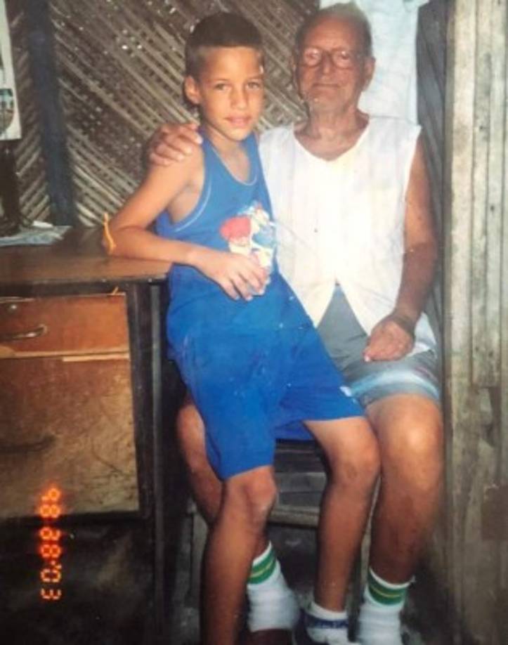 William Valdés, que ha destacado como conductor en varias cadenas como Univision, Televisa y TV Azteca, nació en La Habana en 10 de enero de 1994, donde estudio actuación desde temprana edad.