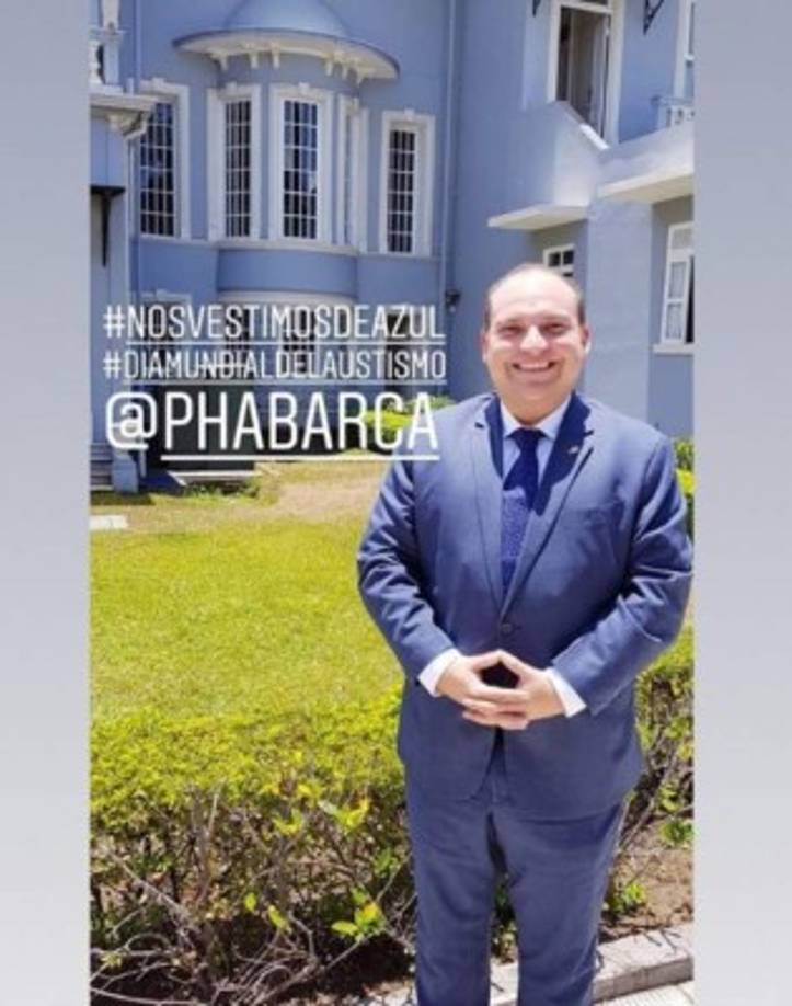 Al compartir la imagen junto a ellas escribió: 'La belleza y tranquilidad me recargan de energía y paz, y no podía ser mejor que al lado de dos de las mujeres más importantes en mi vida, mi madre y mi hermana. Que tengan un lindo Domingo'