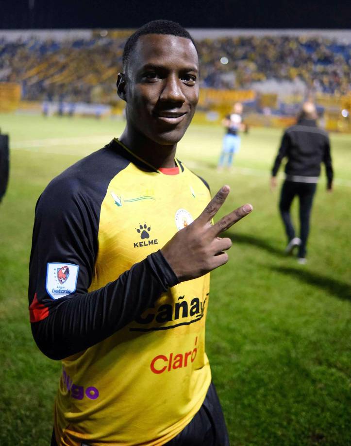 El delantero hondureño Darixon Vuelto dejará el Real España para fichar por el Saprissa de Costa Rica. Llegaría por un año a préstamo.