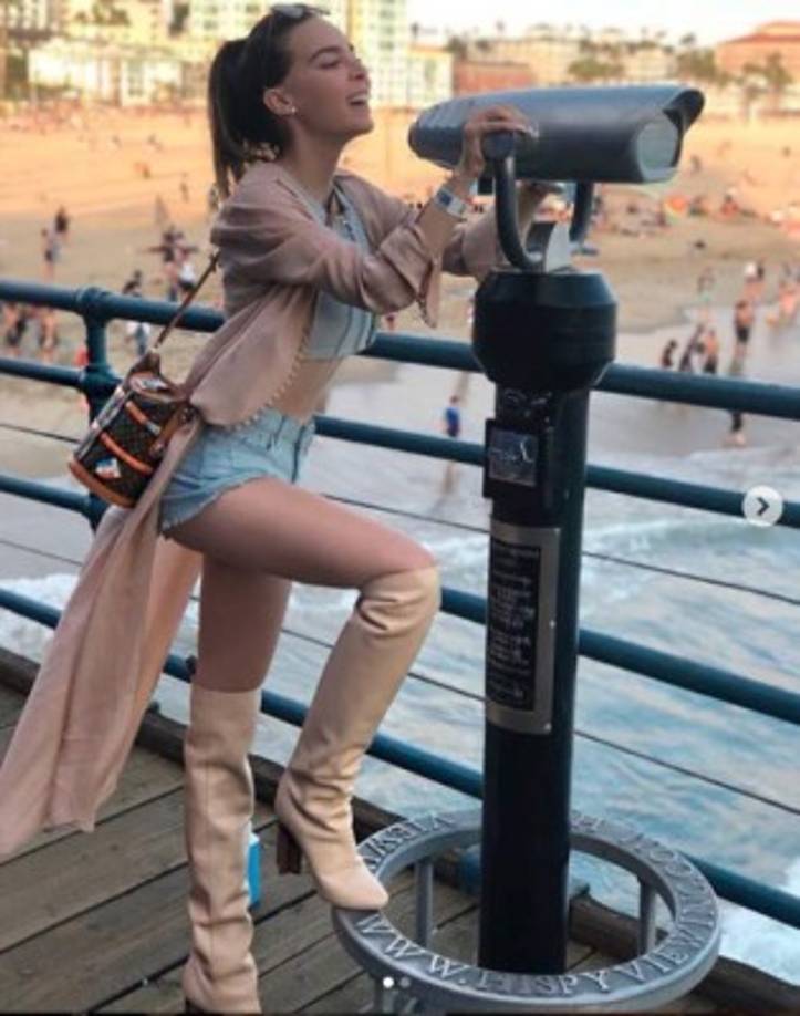 En las fotos, la cantante mexicana sale bien cariñosa. La foto se viralizó de inmediato y se desató los rumores de que Belinda ya encontró sustituto para su ex Criss Ángel.