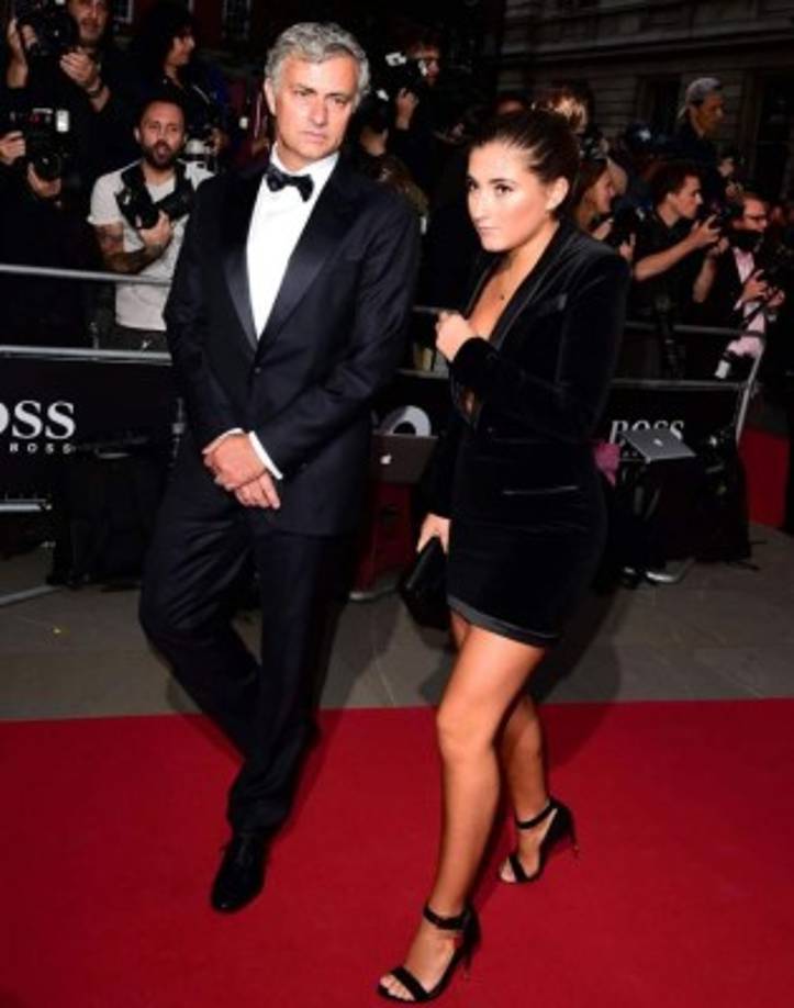 Su 'look' escotado en los Premios GQ ingleses ha sido muy comentado.