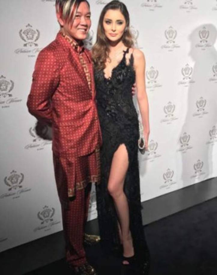 La joven de 33 años convive con jeques arabes y se hospeda en los mejores hoteles de Dubai mientras su esposo realiza negocios.