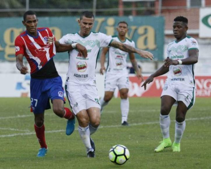 Al defensa colombiano Juan Bolaños se le termina el contrato en el presente torneo y otros equipos de la Liga Nacional lo tienen en la mira.