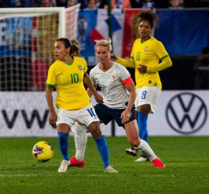 Marta es la máxima goleadora histórica de la Canarinha y de la Copa del Mundo Femenina con 17 dianas. Hoy ha informado que se casará con una jugadora.
