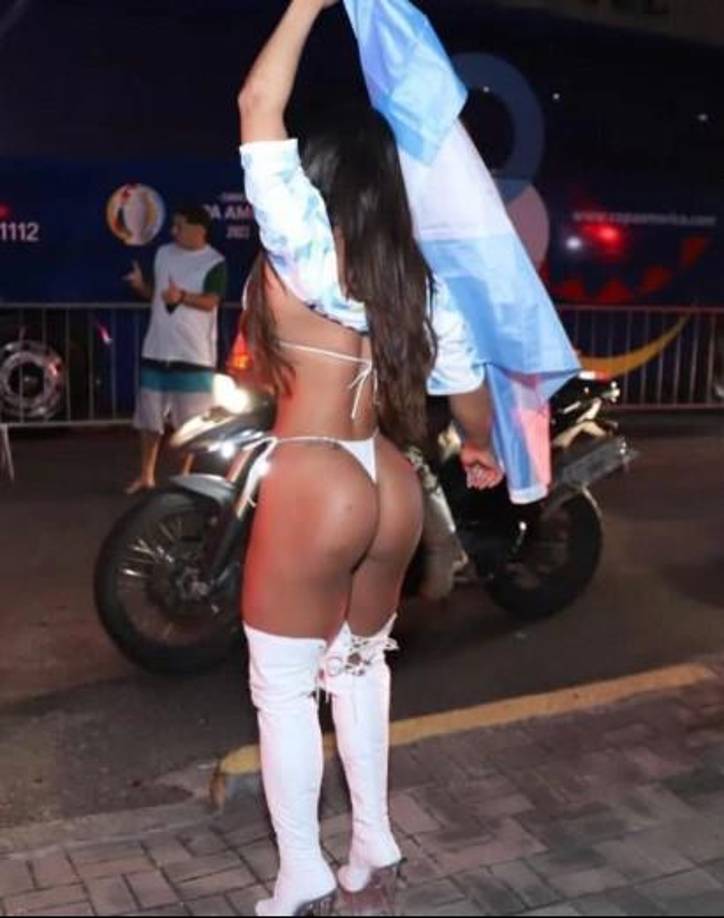 Suzy Cortés ya había encendido las redes sociales al salir a celebrar uno de los triunfos de Argentina, con este sexy atuendo.