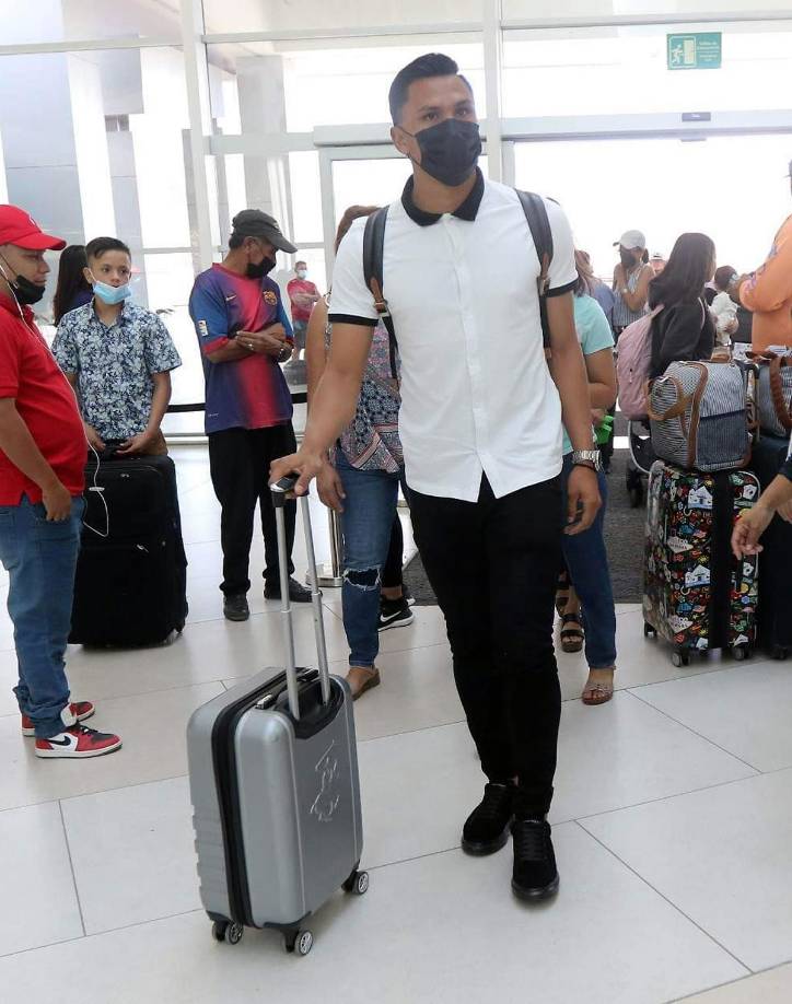 Denil Maldonado se marchó el jueves a Estados Unidos para incorporarse a la disciplina de su nuevo equipo, Los Angeles FC de la MLS. El defensa hondureño viajó ilusionado por esta nueva experiencia en el extranjero.