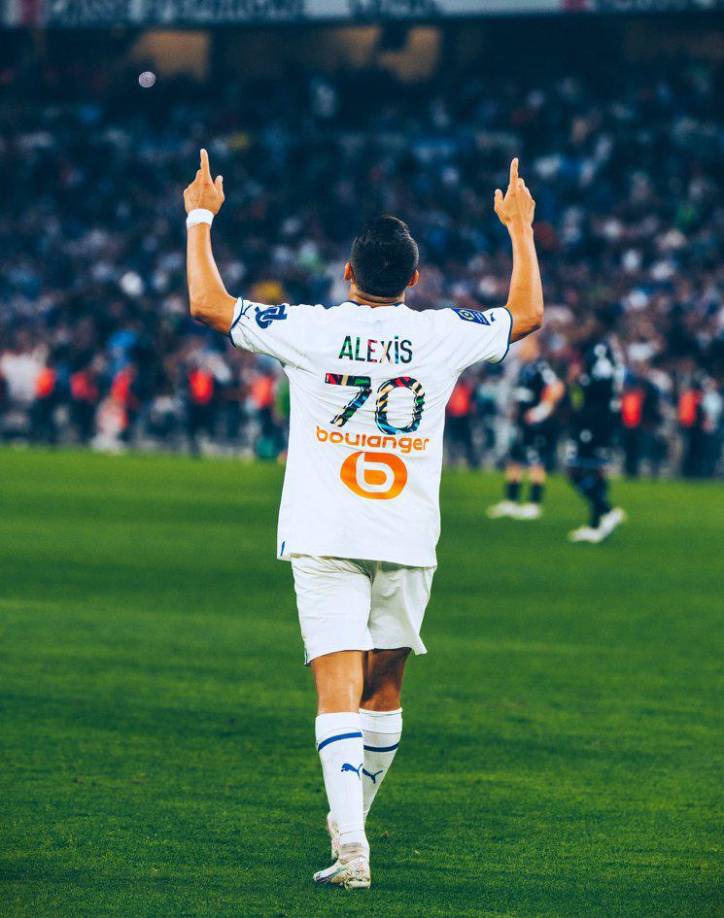 Según el medio chileno ‘El Deportivo’, especula que el PSG tendría intenciones de fichar a Alexis Sánchez como posible sustituto de Messi.