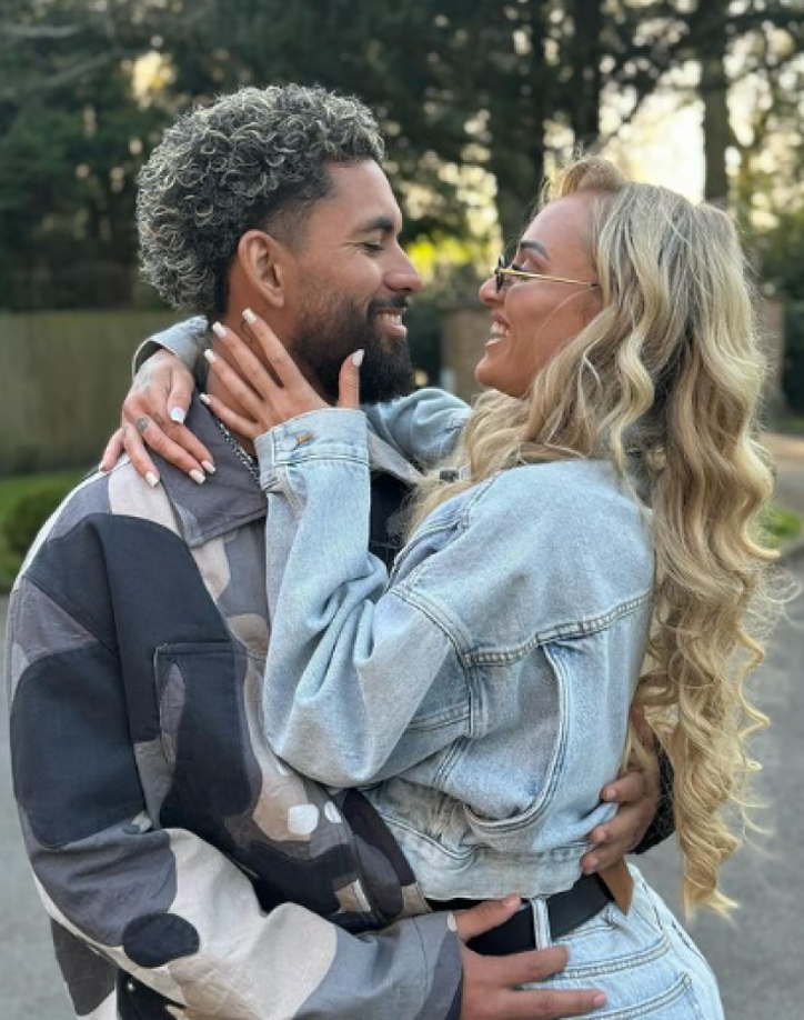 En 2022, Alisha y Douglas Luiz rompieron tras confirmar su relación sentimental. El diario The Sun informó que ambos terminaron por culpa de una discusión luego de que ella participara en un calendario para el 2023 en el que protagonizaba posados sexys.