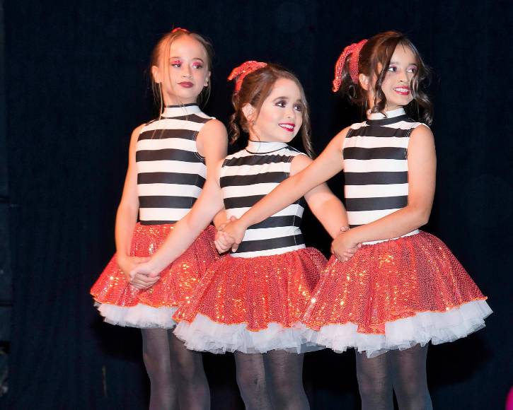 Alumnas de 2do grado Ballet durante su participación.