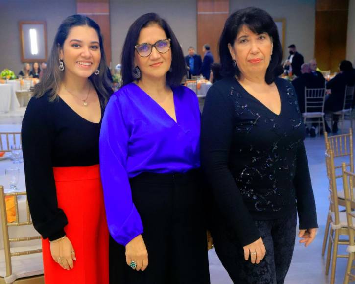 María José Ordóñez, Waldina Arriaga de Ordóñez y Olga Paredes