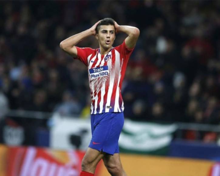 Rodrigo Hernández: El centrocampista le ha comunicado al Atlético de Madrid que ha tomado la decisión de proseguir su carrera deportiva fuera del club español. Lo quieren el Manchester City y Bayern Múnich.
