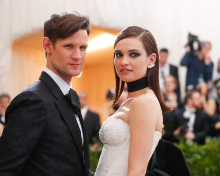 Por otro lado, el pasado jueves se informó que Lily James se había separado de la estrella de 'The Crown' Matt Smith para siempre, tras un intento fallido de reavivar su relación en el encierro tras un noviazgo intermitente de cinco años.