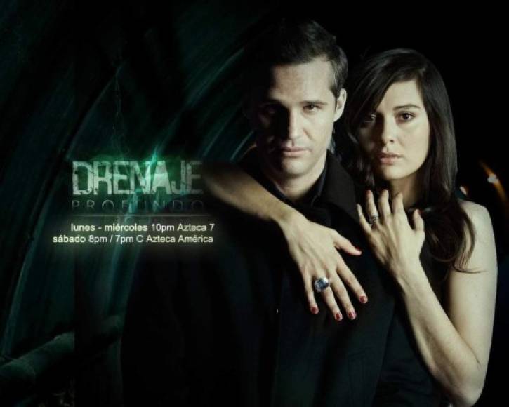 2. DRENAJE PROFUNDO (2010)<br/>Drenaje Profundo es una miniserie de televisión mexicana creada y producida por Benjamín Salinas Sada y Roberto González, realizada para TV Azteca en asociación con MGM Network Latin America. En esta producción, Juan Pablo Medina interpretó a Ulises, un oficial de la policía federal que, tras perseguir a un hombre, descubre que hay gente viviendo en el drenaje que abarca la ciudad.<br/>