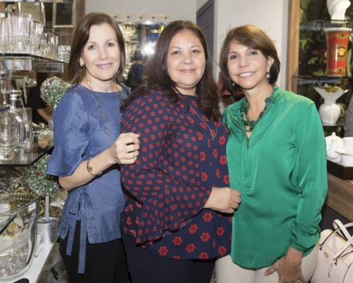 Ivonne Ramírez, Blanca Lardizábal y Marissa Milla.
