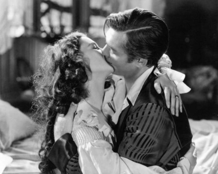 9. Lo que el Viento se llevó: Clark Gable y Vivien Leigh marcaron con este clásico de 1939 un antes y un después en el mundo del cine. <br/><br/>