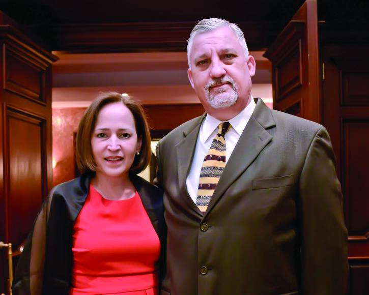 Alexa Foglia y David Lardizábal