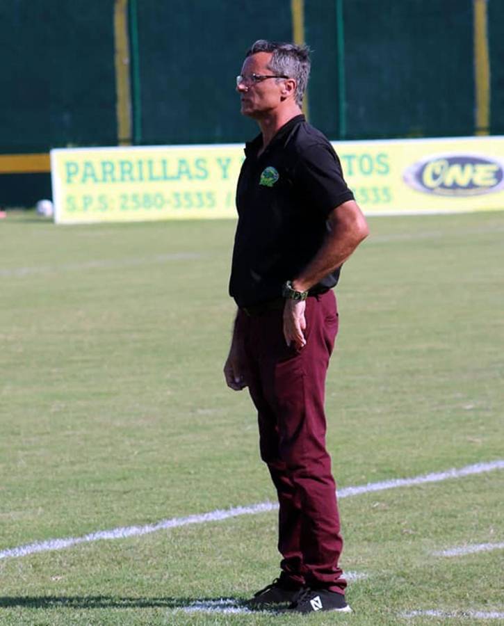 El entrenador argentino antes dirigió al Meluca FC de Olancho.