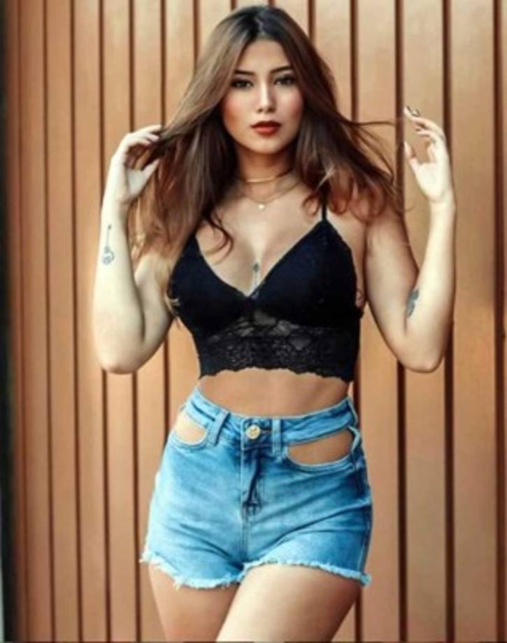 Mari Tavares es modelo y youtuber brasileña, y al igual que Neymar, que a sus 20 años también es muy popular en Instagram.