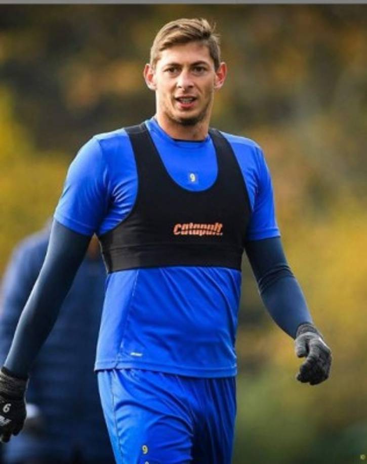 Con buen juego de cabeza (1,87 m), Sala ha dejado también gestos de gran delantero y su rendimiento mejora cuando tiene confianza.