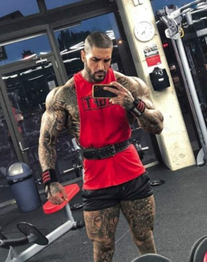 El fisicoculturista afirma que cobra más de 1,500 dólares por sesión de fotos a sus patrocinadores.