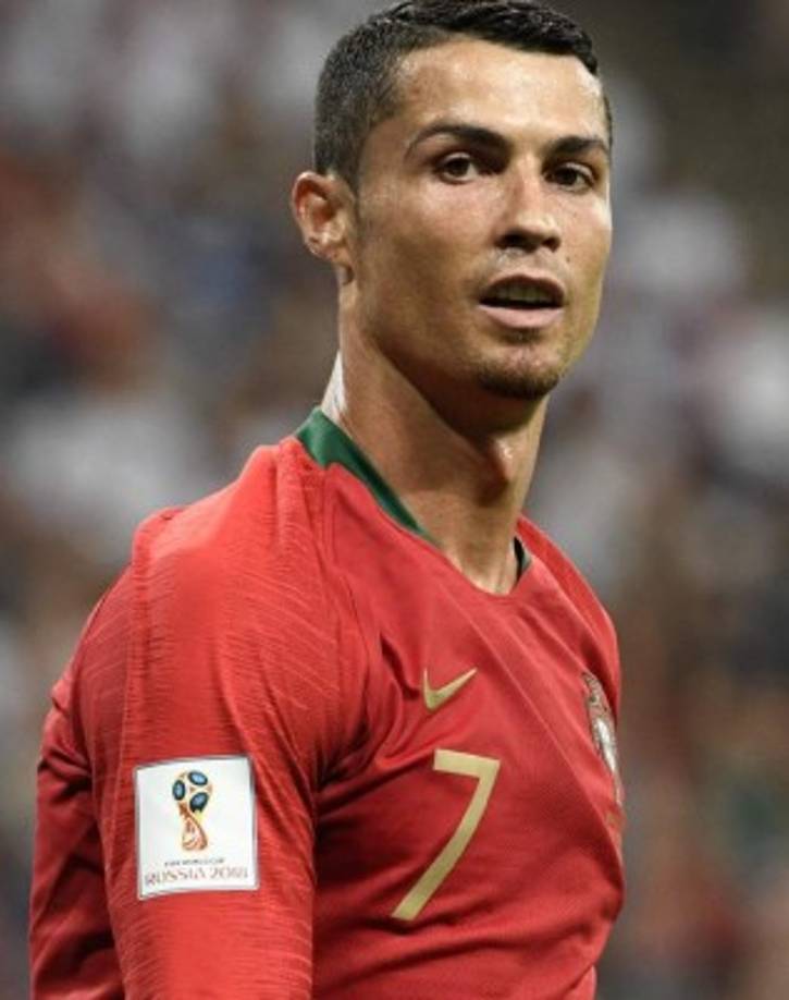 Bombazo. 'Ronaldo-Juve, Che Storia' es el titular de portada del diario 'Tuttosport', en la que indica que el portugués Cristiano Ronaldo podría llegar a jugar con nada más y nada menos que la Juventus de Italia.