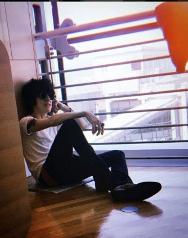 Sus primeros discos pasaron sin pena ni gloria; sin embargo, continuó esforzándose hasta lograr impactar a su público.