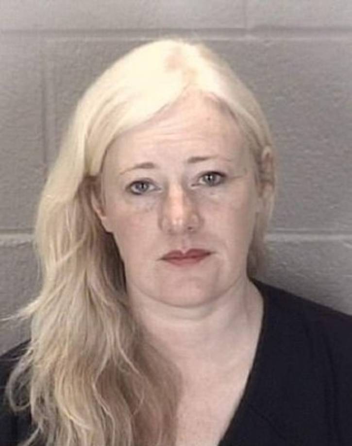 El matrimonio de Indiana fue arrestado el pasado jueves por abandonar a su hija adoptiva con enanismo en 2013.