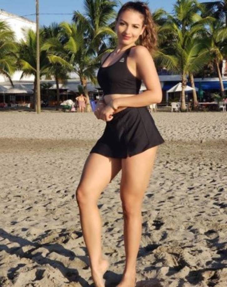 Gabriela Ordoñez, la presentadora de canal 11 que cuenta con miles de seguidores en sus redes sociales, visitó Tela, Atlántida y posteó varias fotos de su paseo.