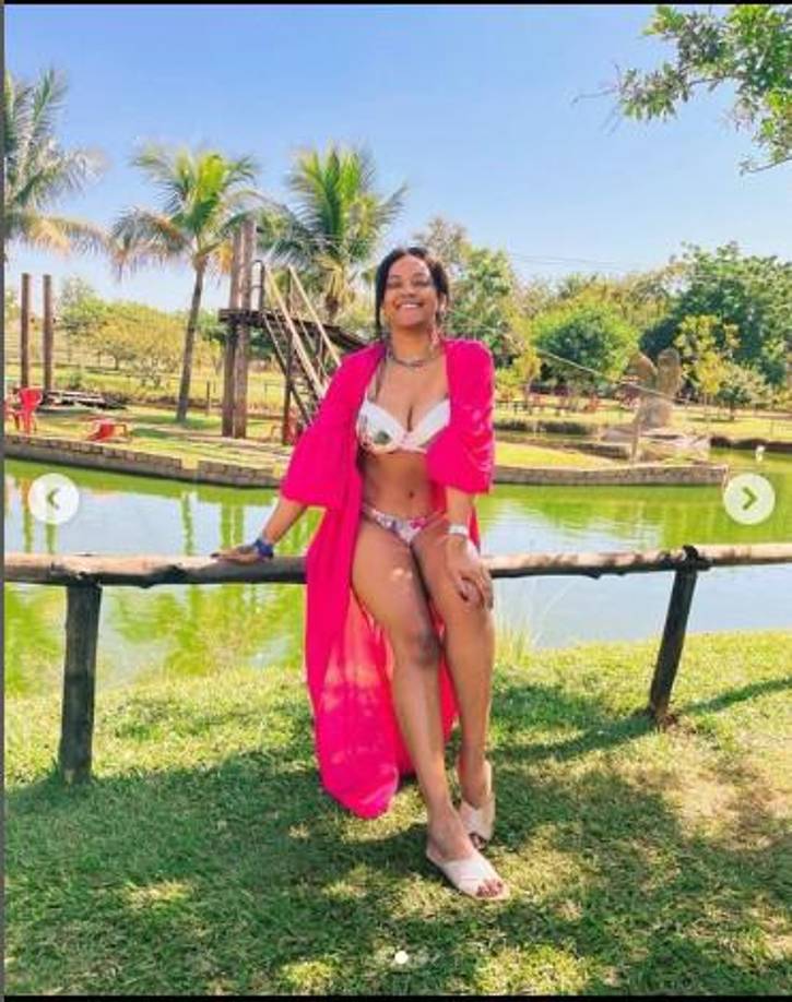 Su parecido es tanto que en abril de este año apareció acompañada de unos guardaespaldas y con una pancita ficticia de embarazo. Es decir, estaba imitando a Rihanna embarazada.