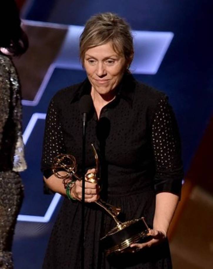 Frances McDormand gana como mejor actriz de una miniserie y película 'Olive Kitteridge'.