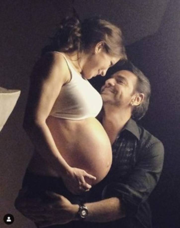 Pero, sin duda, la mejor aventura de sus vidas ha sido convertirse en padres de una preciosa niña llamada Aitana Derbez, primogenita de Rosaldo y cuarta hija del comediante.