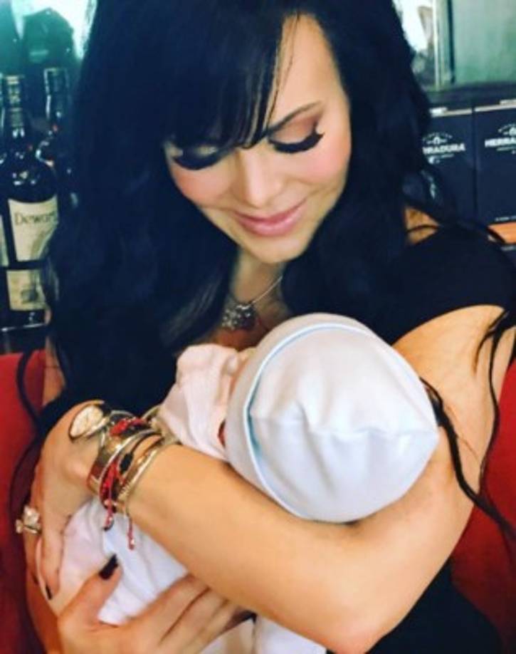 Guardia se convirtió en abuela hace un mes. En redes sociales la bautizaron como la abuela 'más sexy' de la farándula.