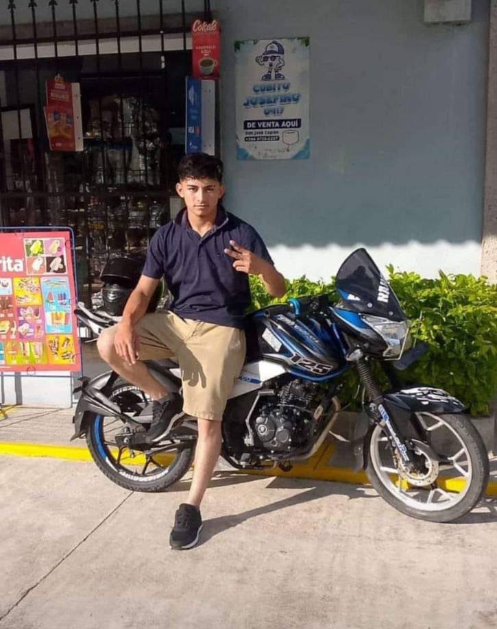 Alex Fernando Sanabria salía de una gasolinera cuando fue impactado brutalmente por un vehículo en la carretera CA-4. 