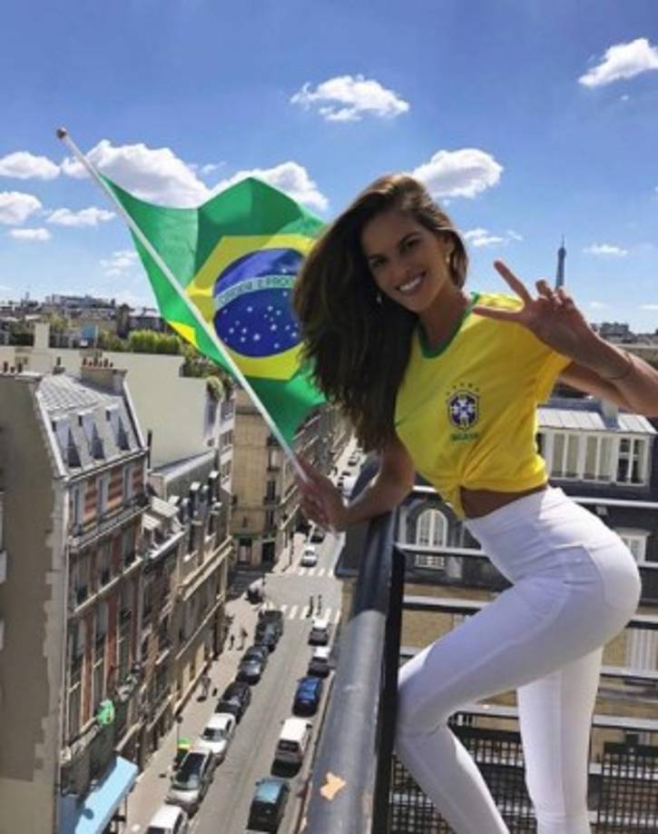 La brasileña de 33 años se mudó a París para pasar más tiempo con su pareja.