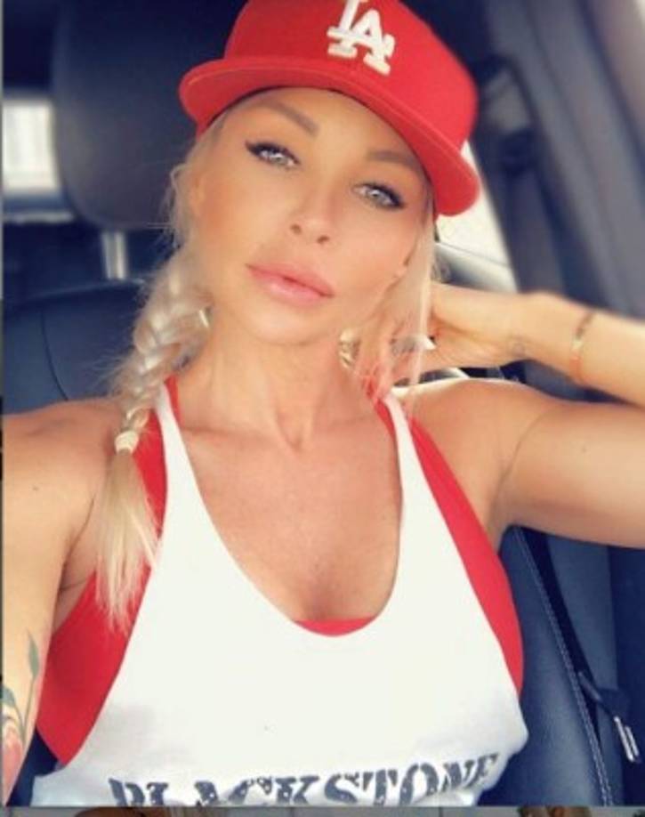 Fanática de la redes sociales, la británica suele compartir fotos de su vida personal y profesional con sus fans.