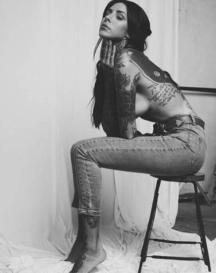 Esta es una de sus últimas publicaciones, Cande Tinelli posó super sensual en topless, en pocas horas la foto alcanzó más de 100 mil likes.