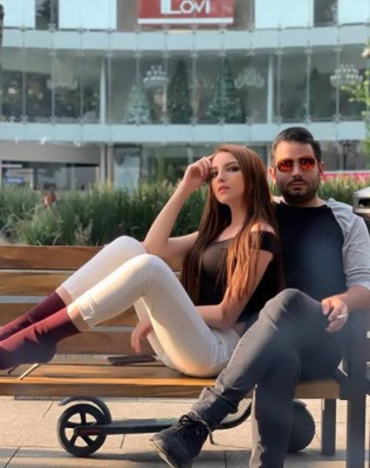 El joven actor lanzó un comunicado en donde hizo pública la decisión que tomaron como pareja, con la intención de despejar rumores sobre la ruptura.